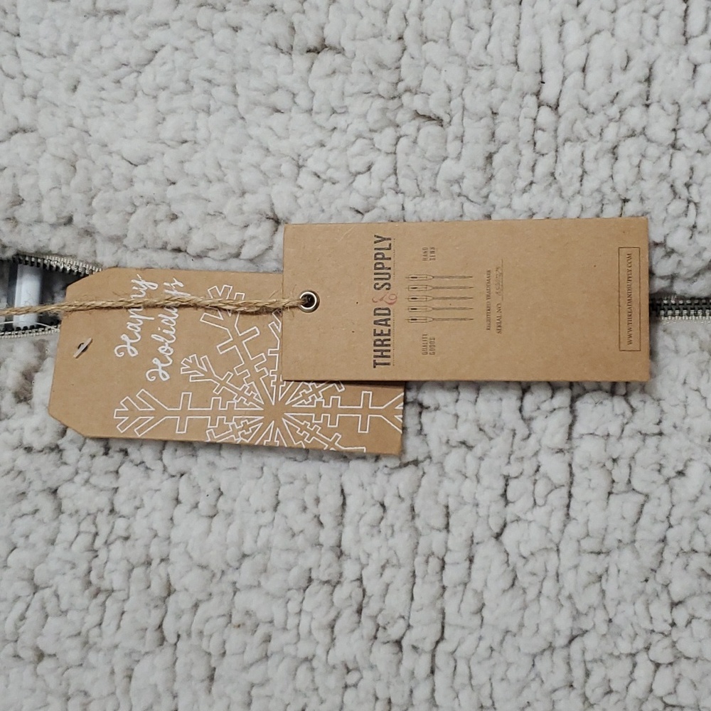 Thread and supply vest - Picture 3 of 9